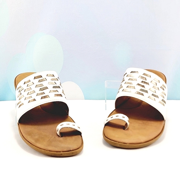 BORN – Sandal, leather upper & linings, white/gold tone, approx. 1”, size 8 - Picture 4 of 8
